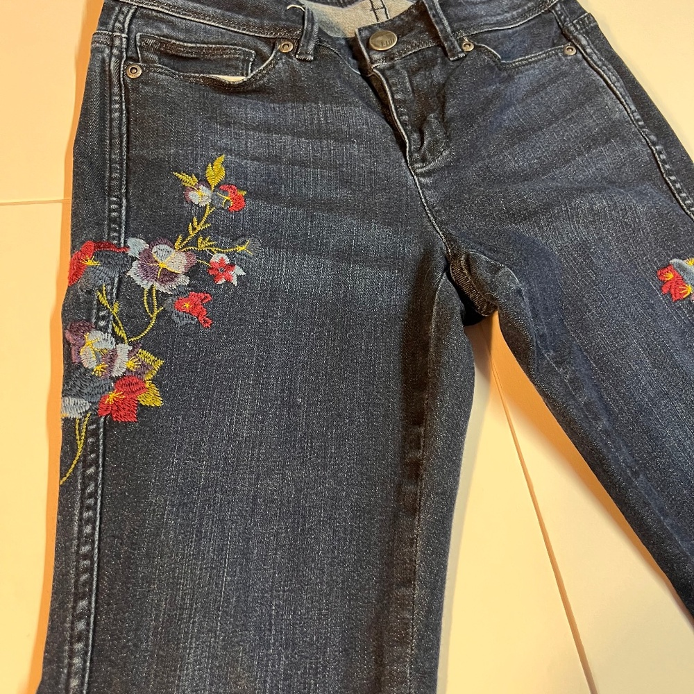 J. Authentic floral embroidered ankle jeans size 2